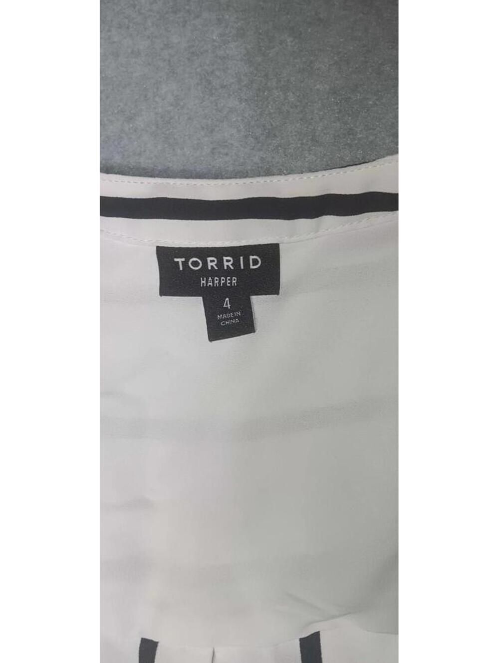 Torrid Harper Flutter Sleeve Blouse Womens Size 4 Black And White Stripes... - Picture 2 of 12